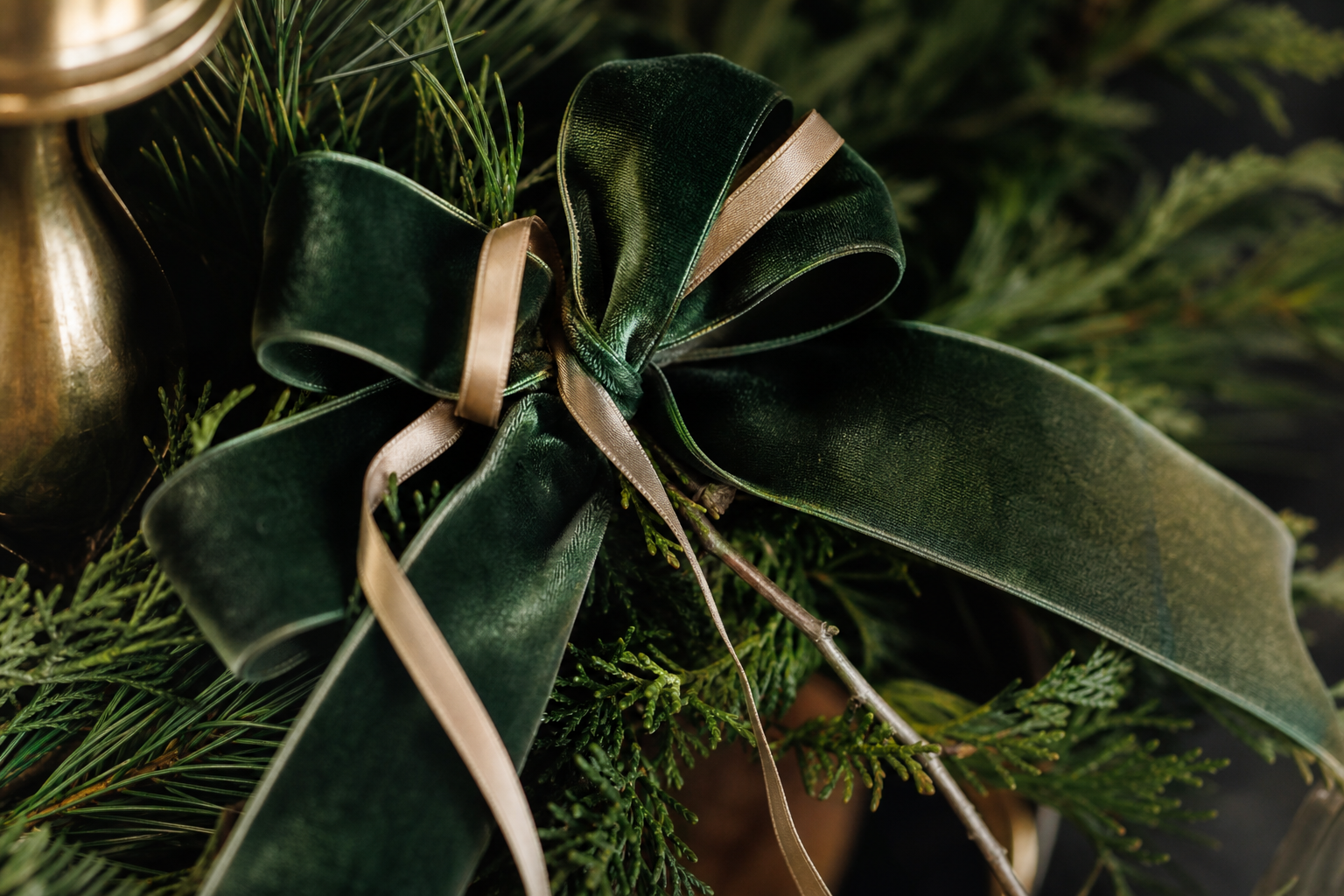Forest green and champagne ribbon craftsmanship detail